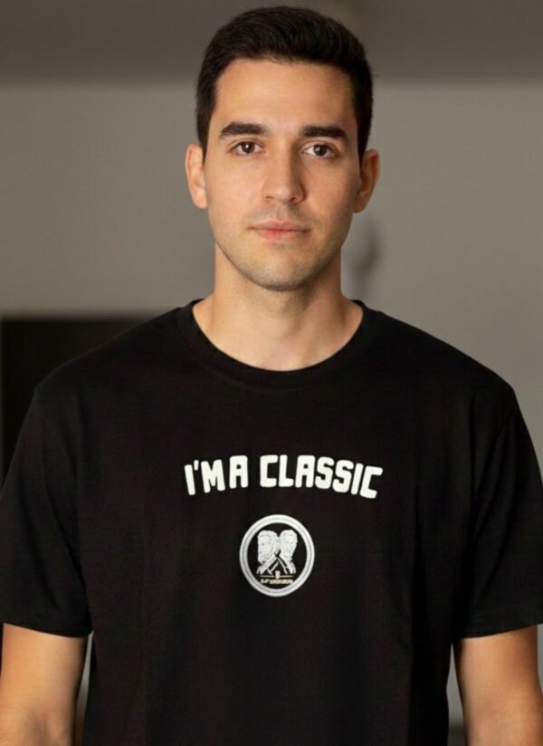 AP BROTHER – Embroidered “I’m a Classic” T-Shirt